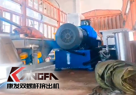 十一雙節(jié)長假前夕,康發(fā)65機D型箱雙螺桿擠出機組順利發(fā)貨!坐標(biāo)河北!